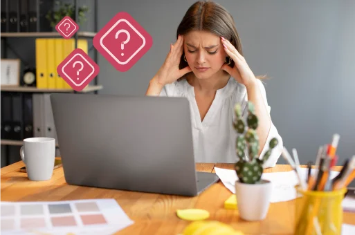 Une jeune femme fatiguée de maintenir son site wordpress elle même